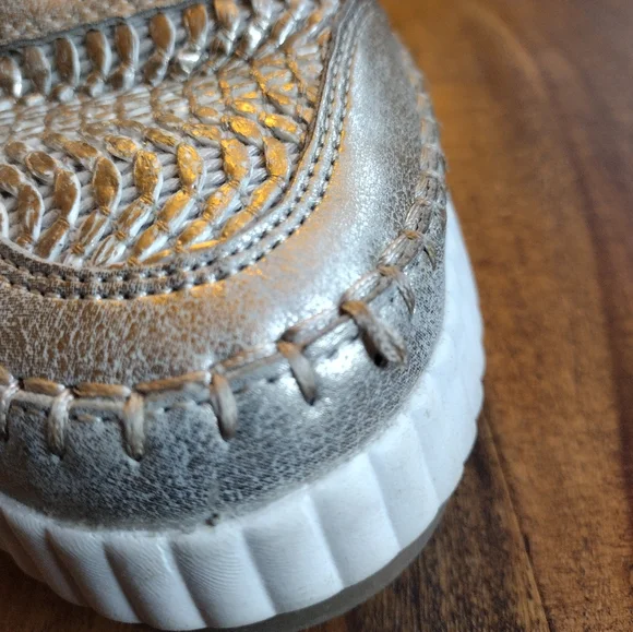 Universal Thread Gold Platform Sneakers Size 9 - Picture 9 of 10